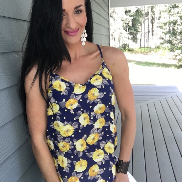 Blue with yellow flower sleeveless top - Picture 3 of 8